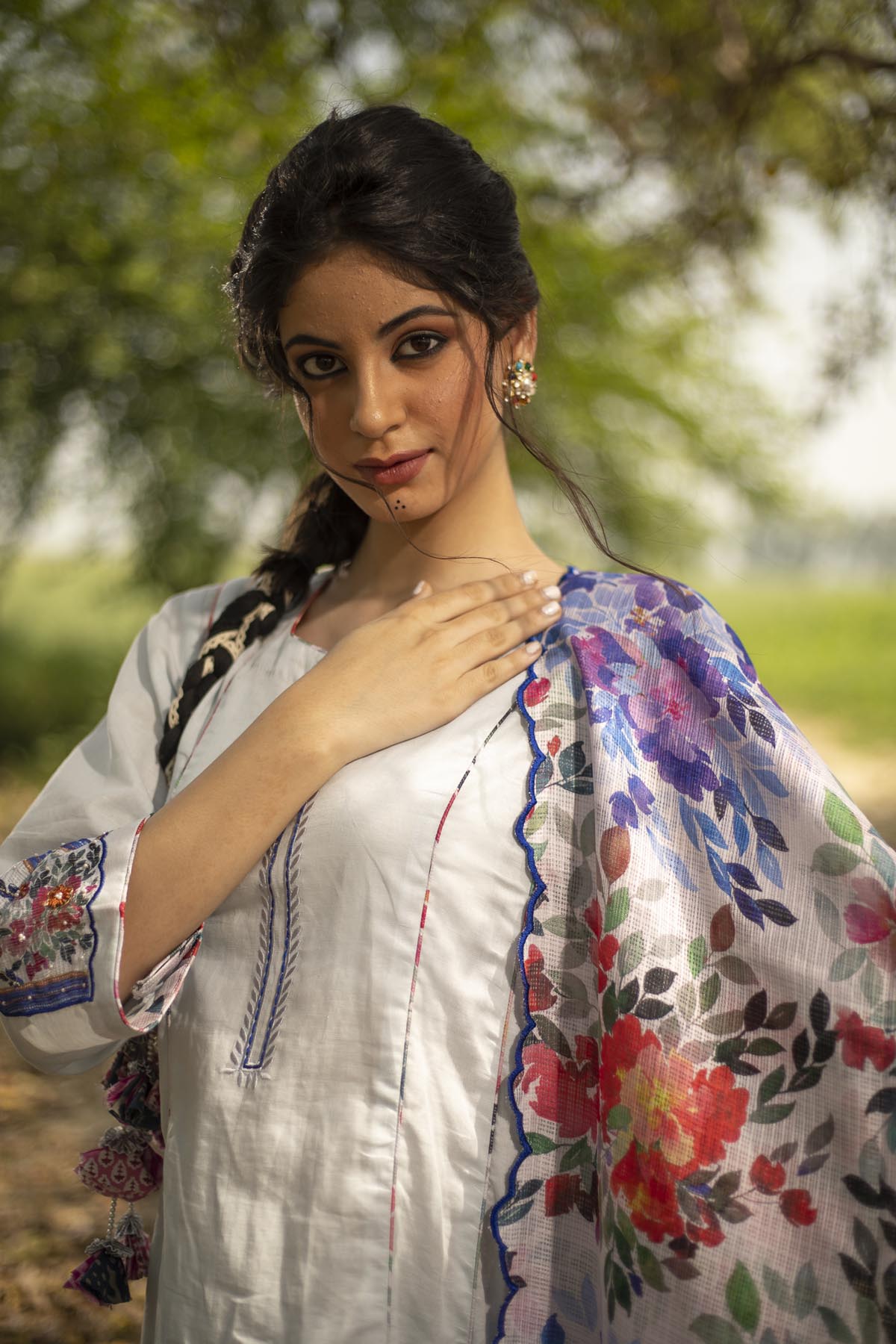 Weightless scalloped Doria dupatta with linen cotton suit Delhi,India