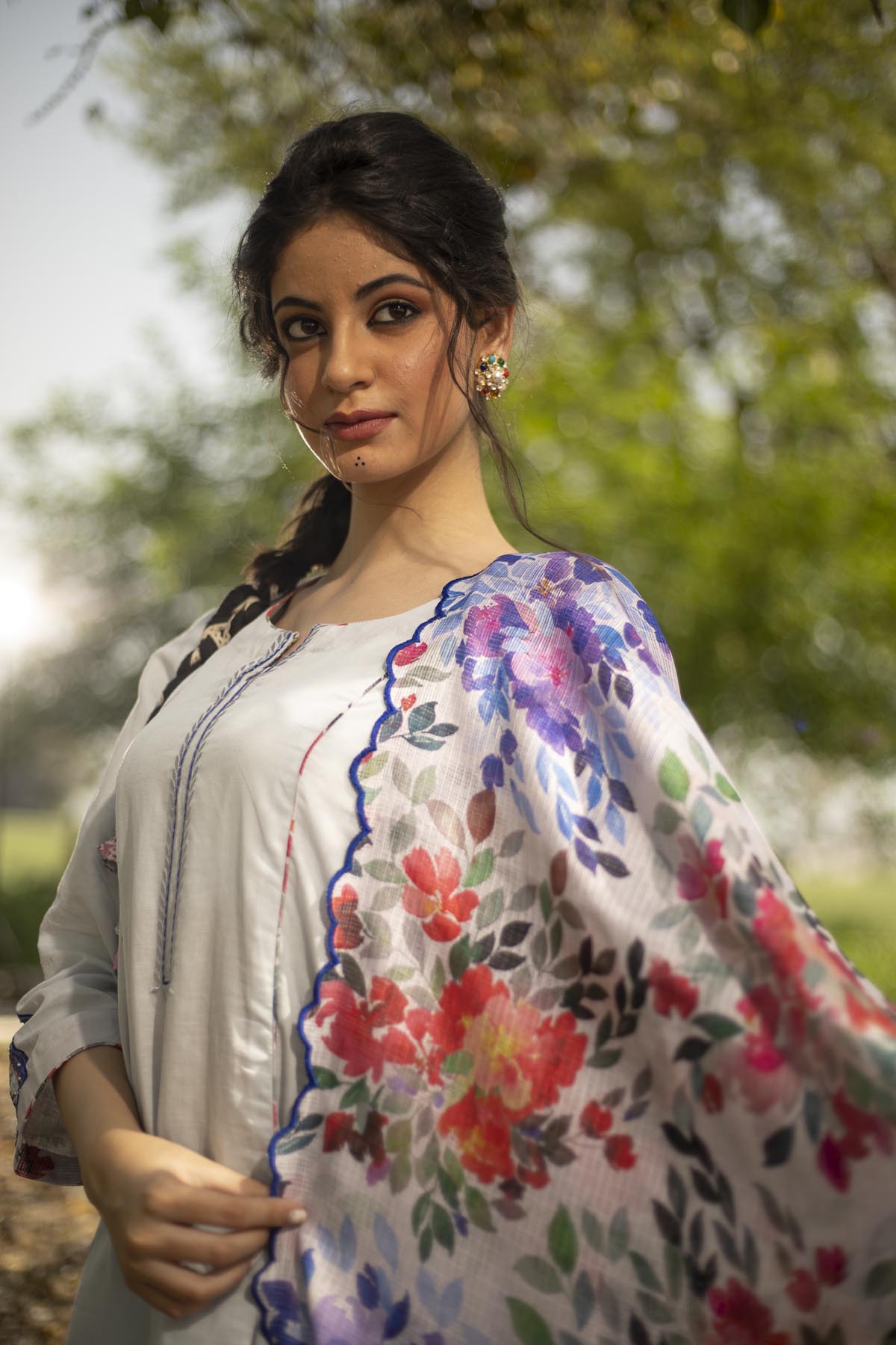 Gorgeous doria dupatta with embroidered linen suit Los Angeles,USA