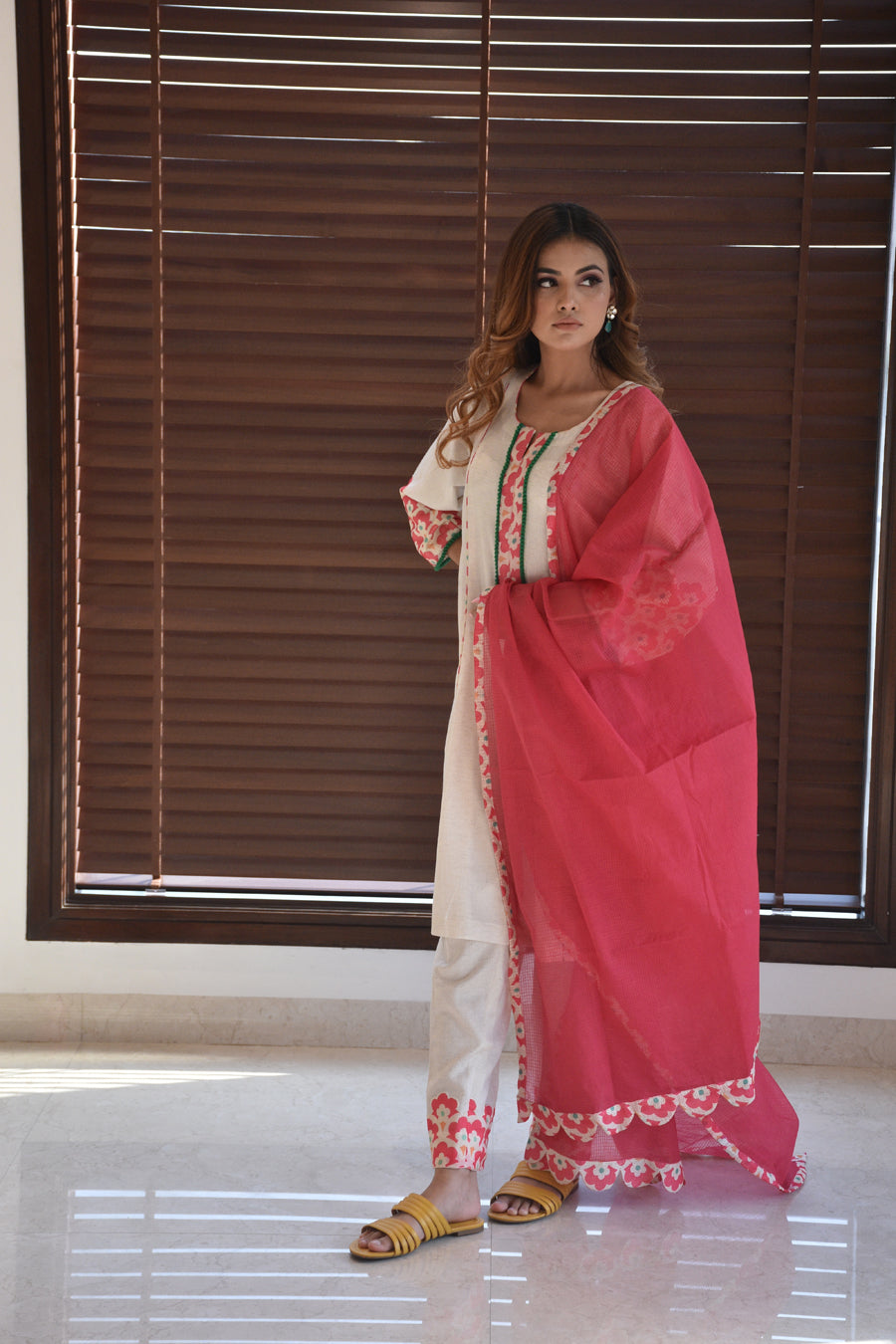 Off-White linen suit dupatta Quebec, Canada